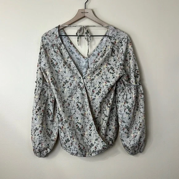 Tied back romantic blouse - Picture 5 of 8